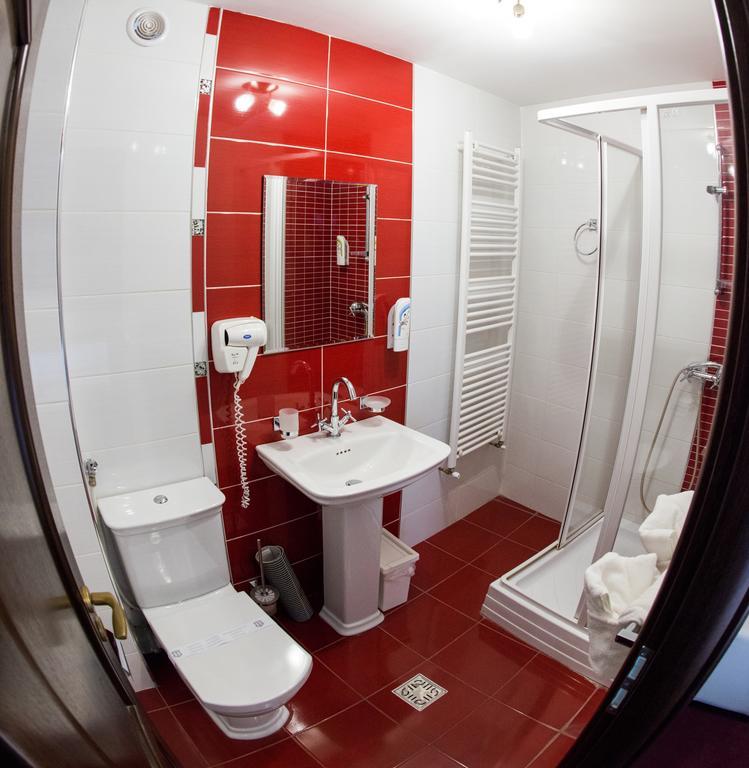 Hotel La Strada Ploieşti Habitación foto