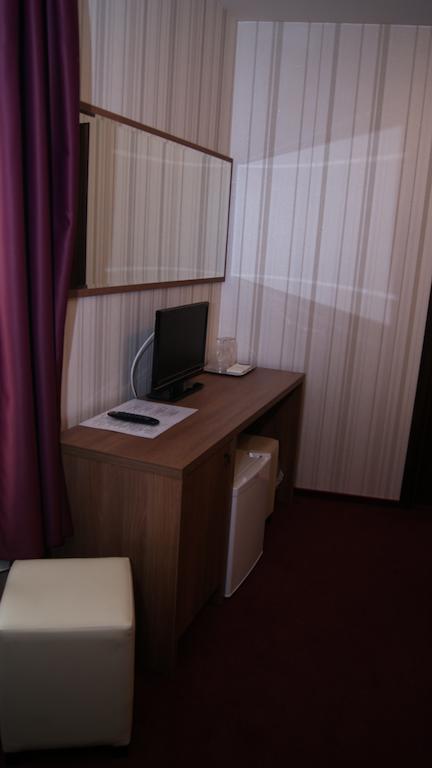Hotel La Strada Ploieşti Habitación foto