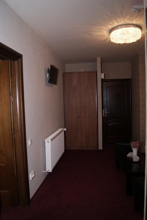 Hotel La Strada Ploieşti Habitación foto