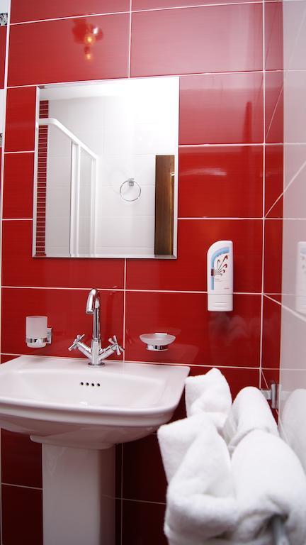 Hotel La Strada Ploieşti Habitación foto