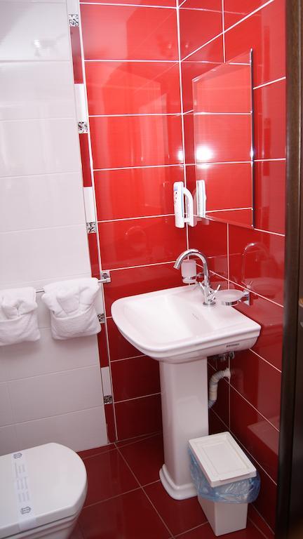 Hotel La Strada Ploieşti Habitación foto